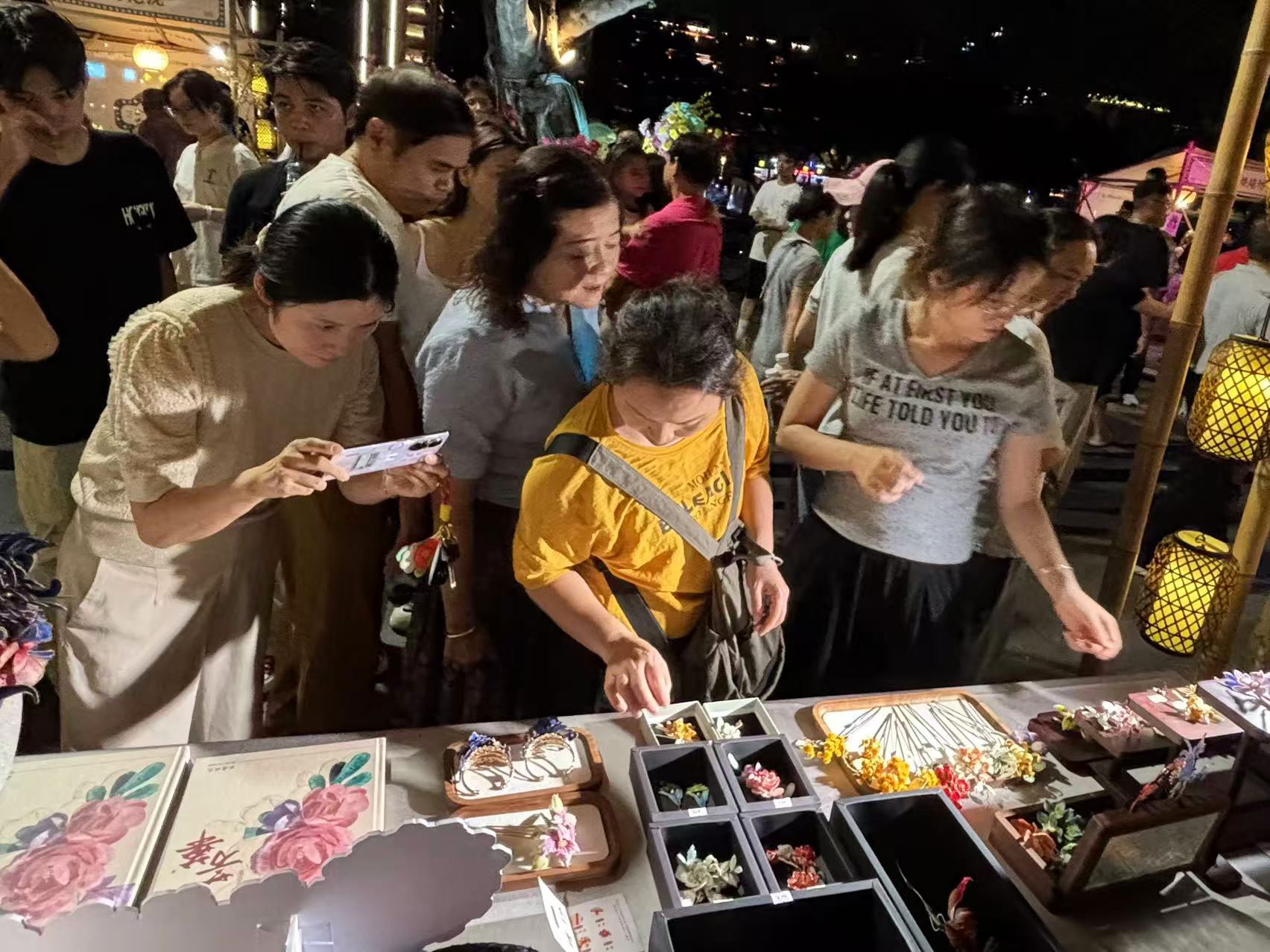 2.江门墟市集非遗绒花展区集锦.jpg
