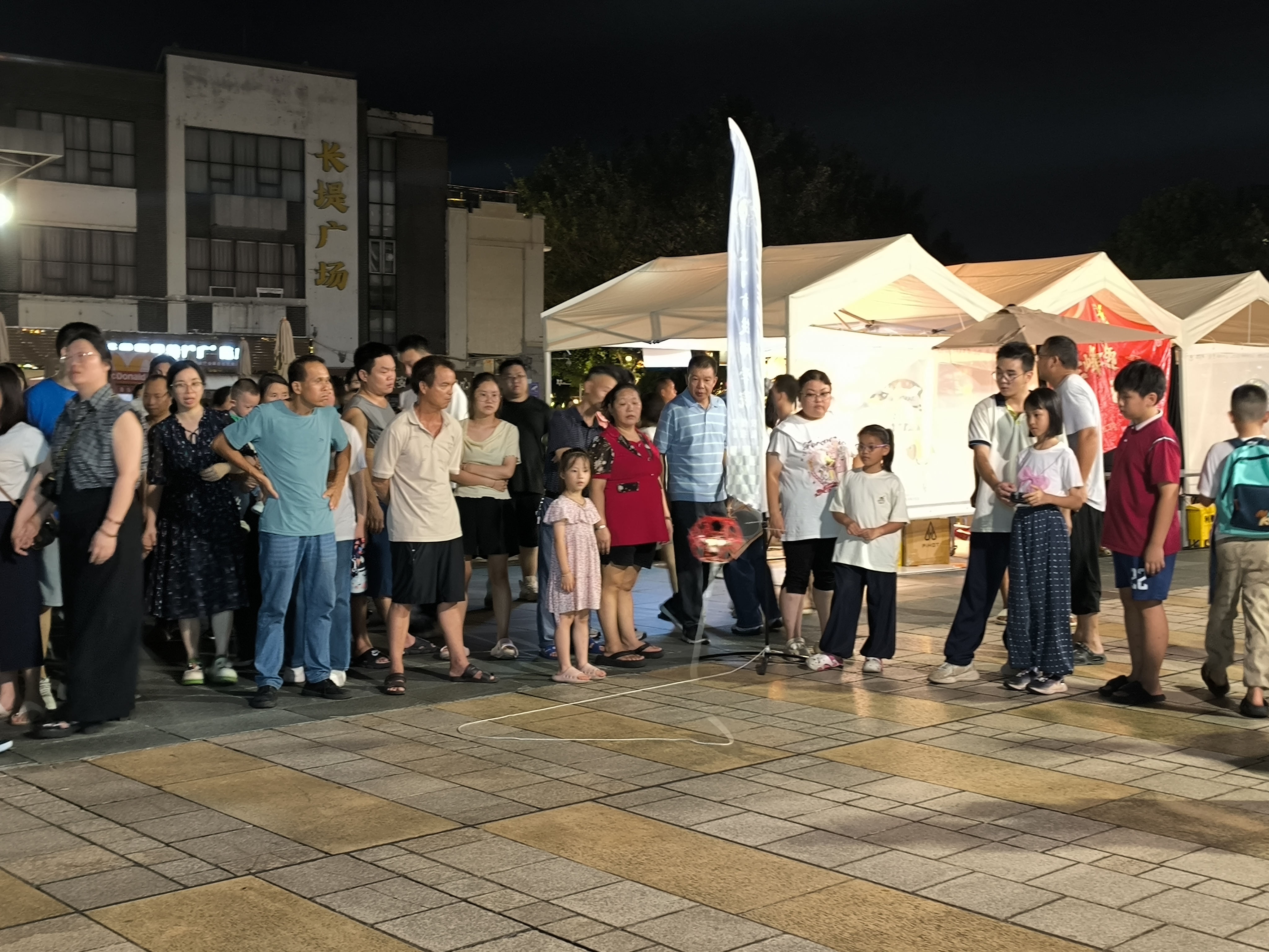 无人机科创市集展演现场 (1).jpg